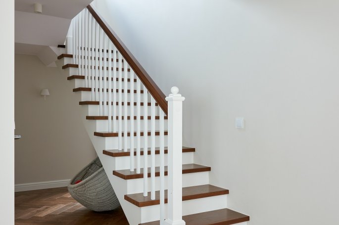  Schody dębowe barwione