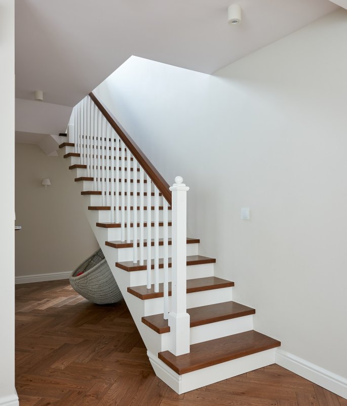  Schody dębowe barwione